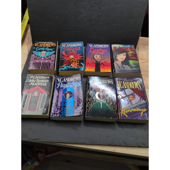 Lot of 8 Vintage V. C. Andrews PB Books Horror Suspense Thriller - Picture 1 of 11
